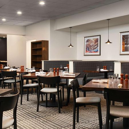 Отель Doubletree By Hilton Pittsburgh Airport Moon Township Экстерьер фото