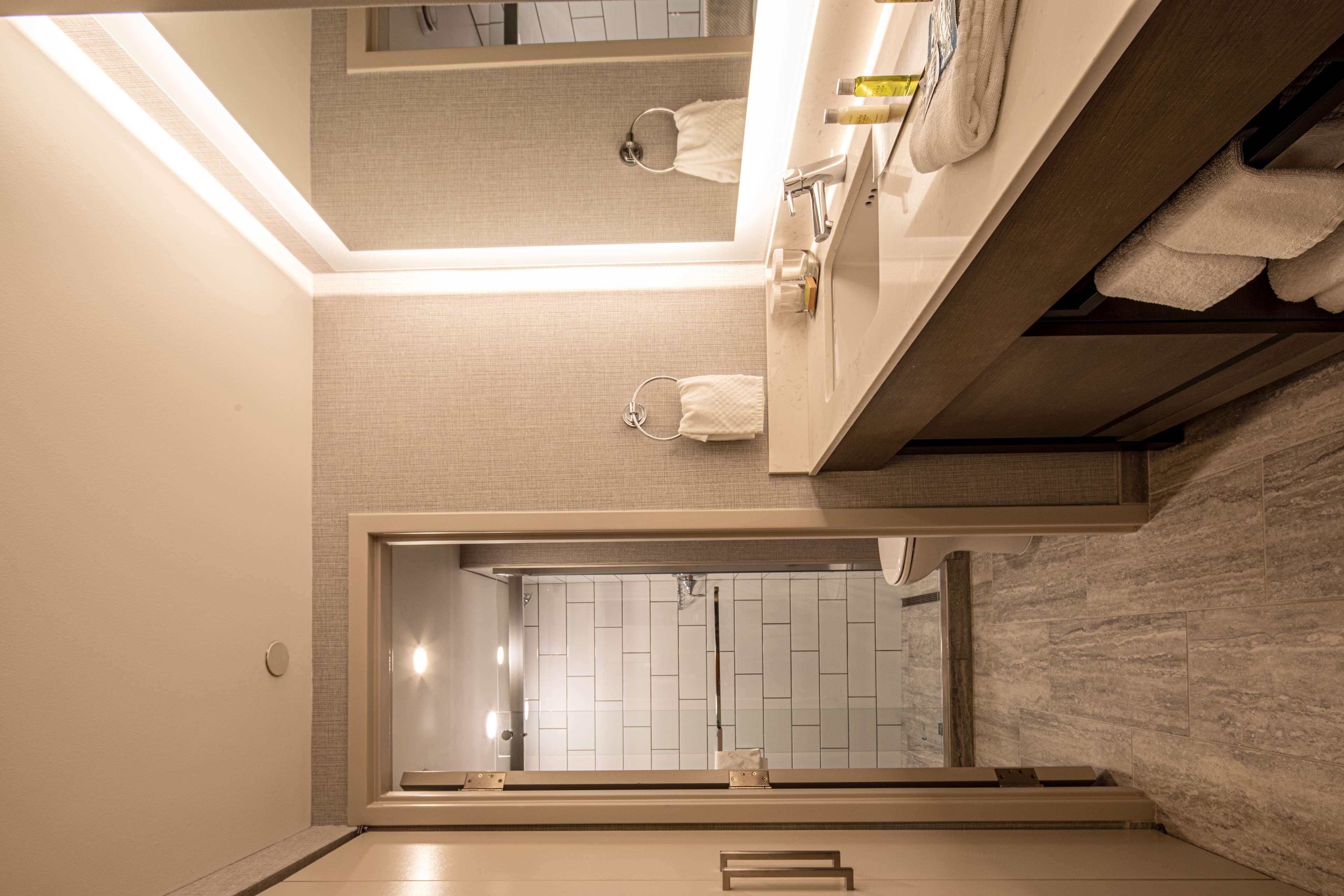 Отель Doubletree By Hilton Pittsburgh Airport Moon Township Экстерьер фото