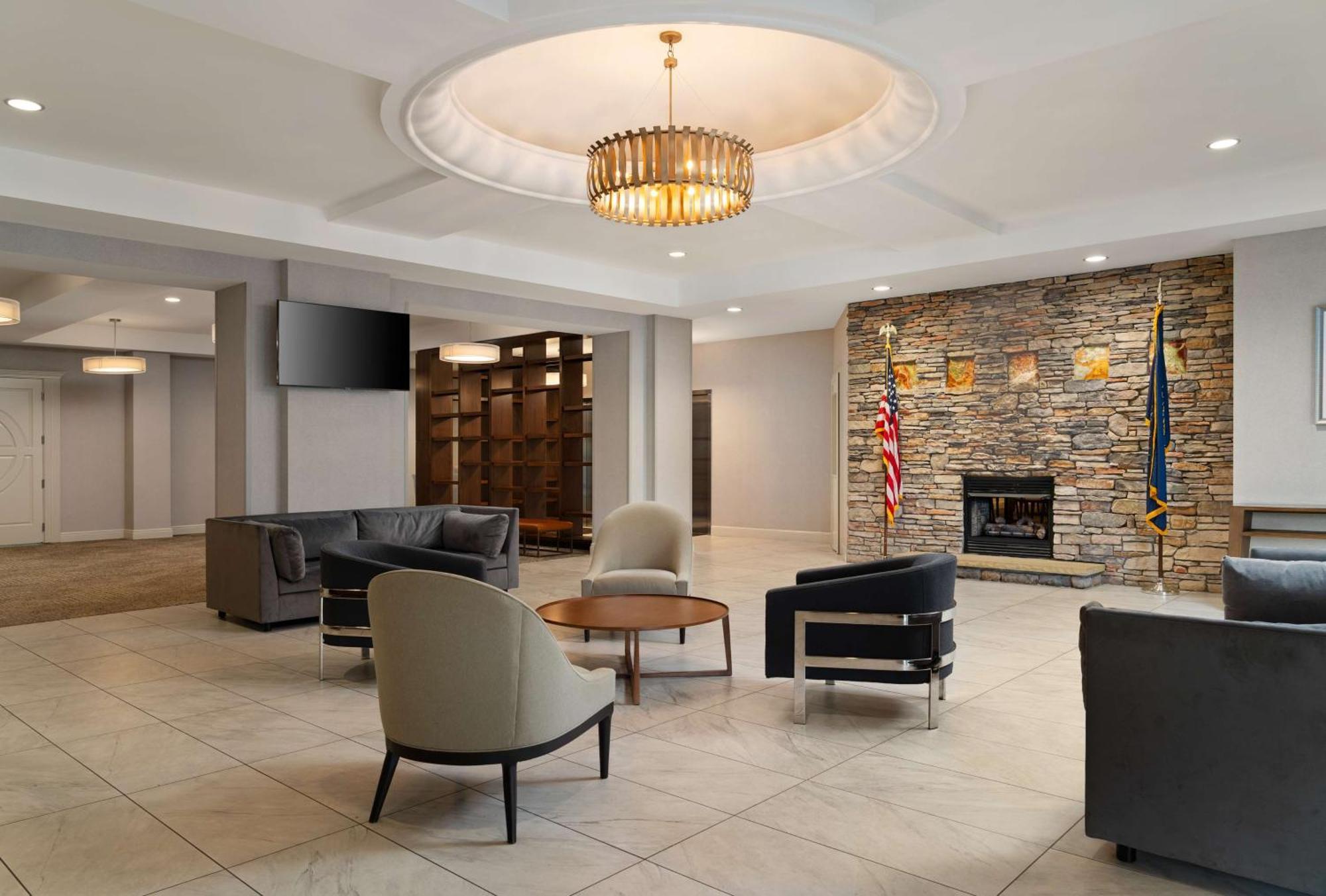 Отель Doubletree By Hilton Pittsburgh Airport Moon Township Экстерьер фото