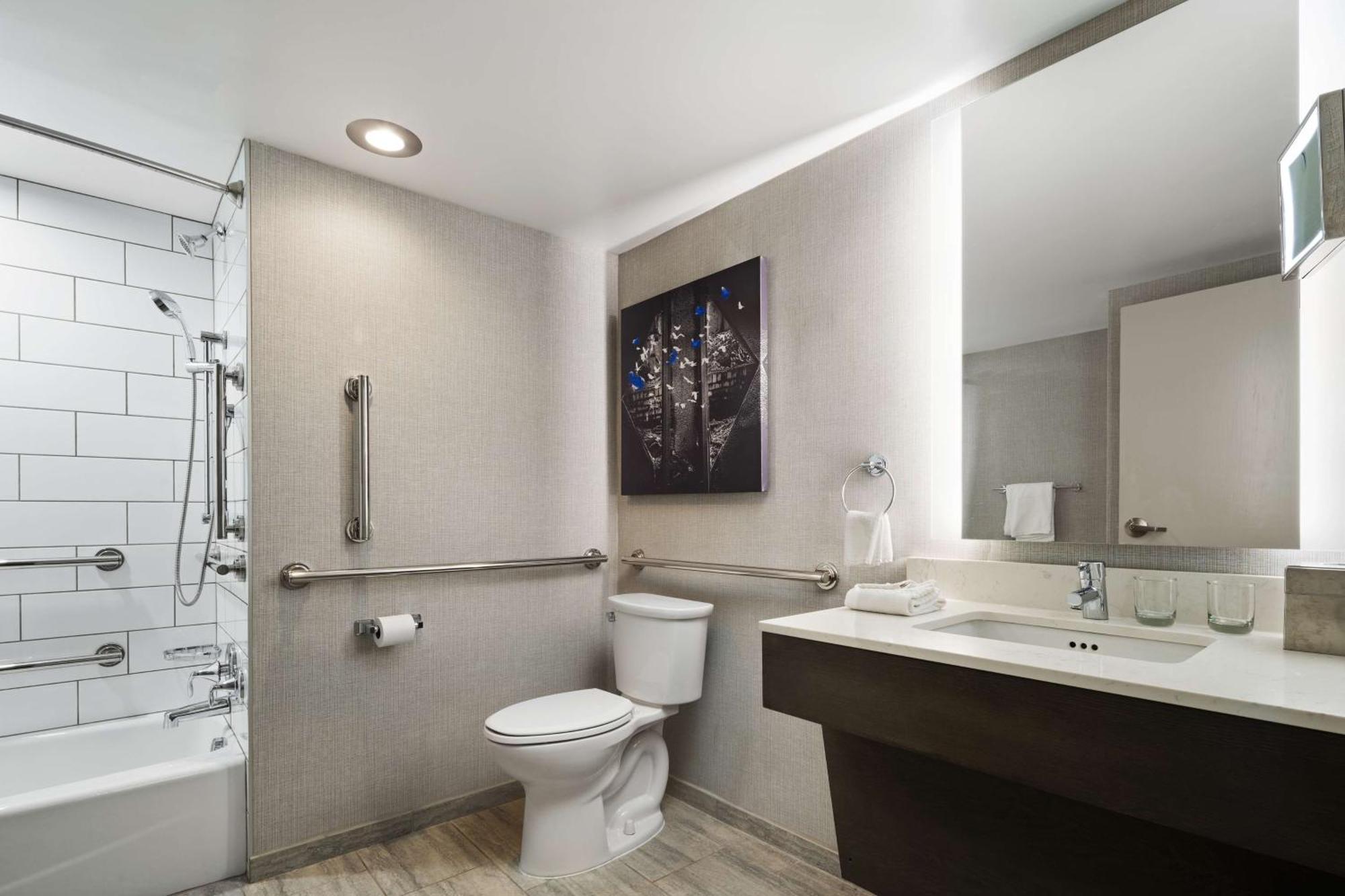Отель Doubletree By Hilton Pittsburgh Airport Moon Township Экстерьер фото