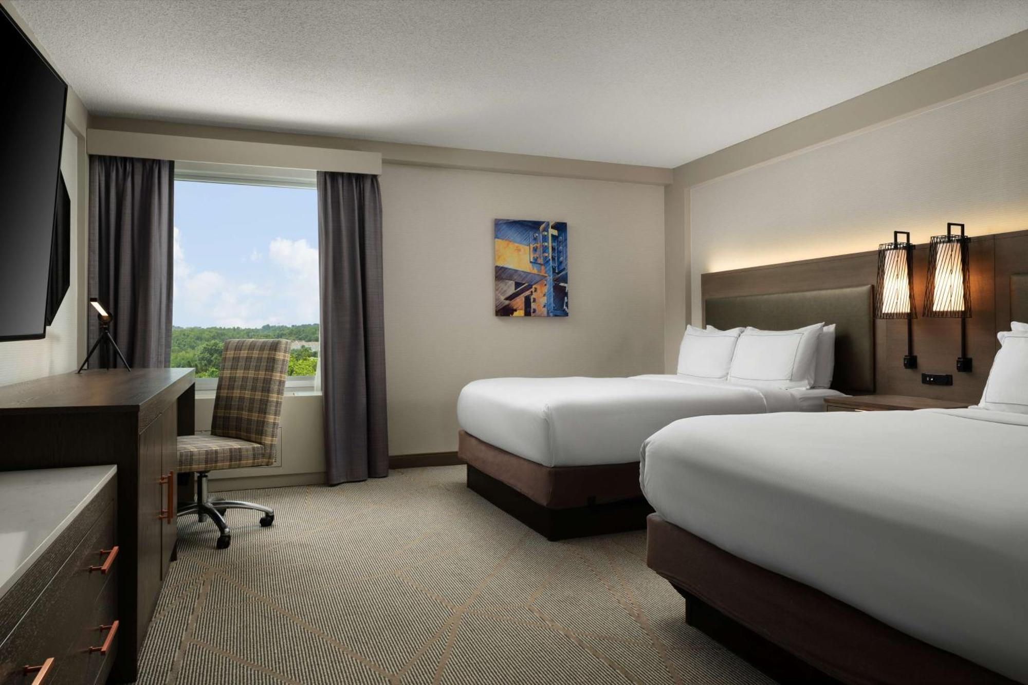 Отель Doubletree By Hilton Pittsburgh Airport Moon Township Экстерьер фото