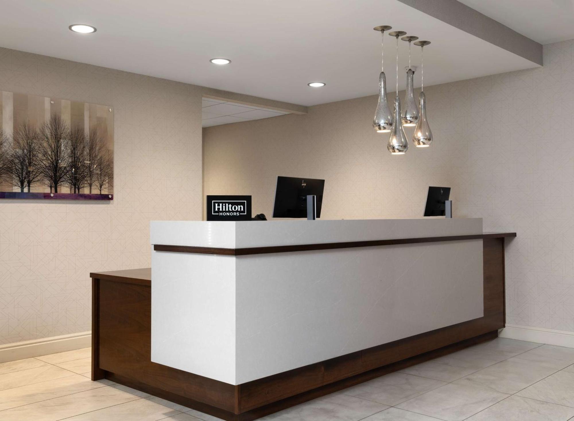 Отель Doubletree By Hilton Pittsburgh Airport Moon Township Экстерьер фото