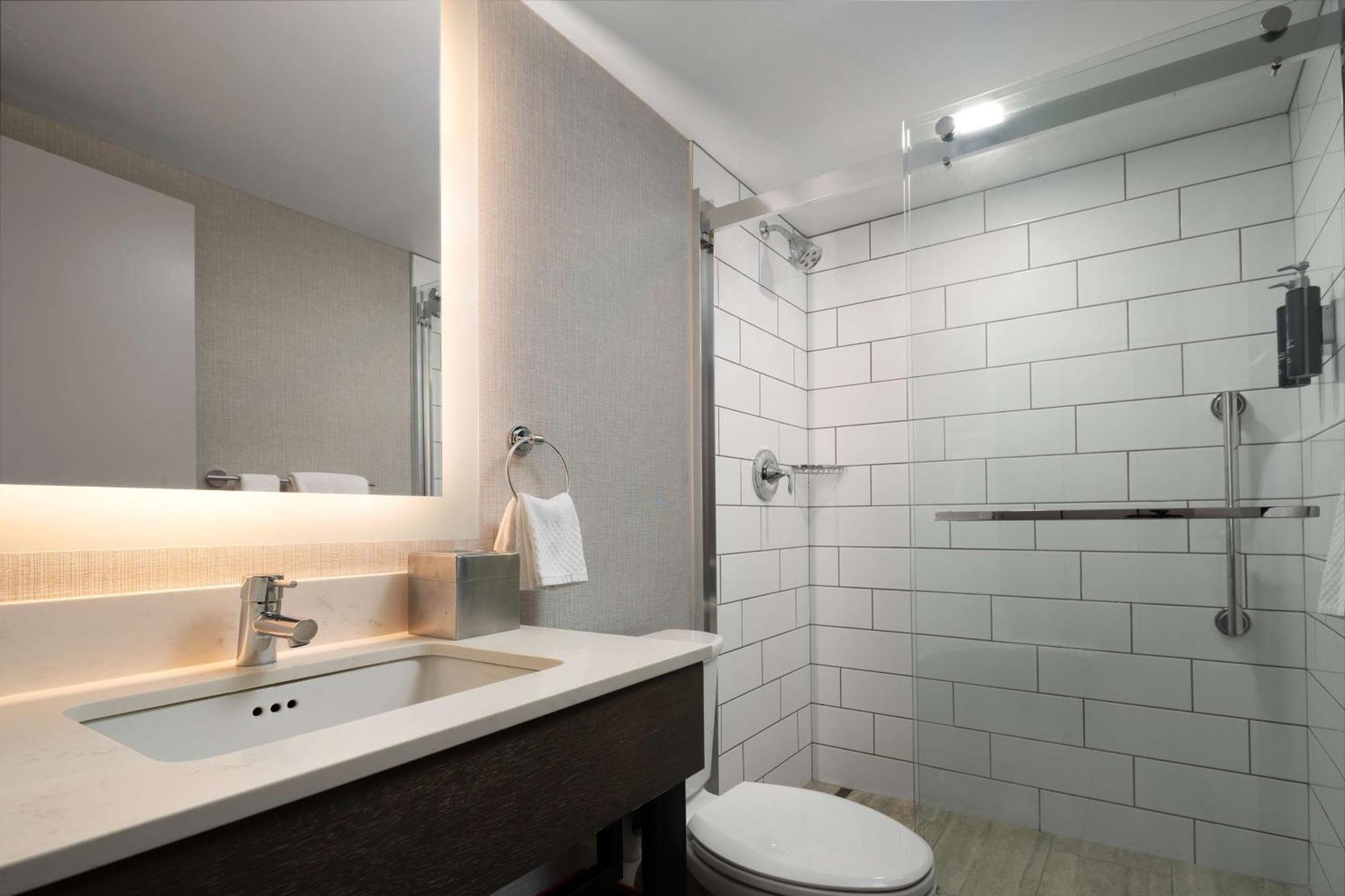 Отель Doubletree By Hilton Pittsburgh Airport Moon Township Экстерьер фото