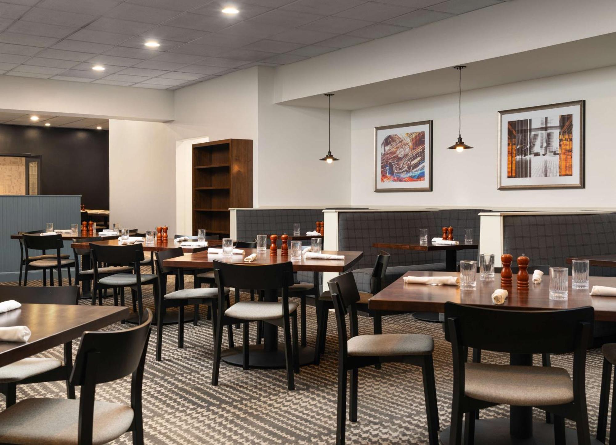 Отель Doubletree By Hilton Pittsburgh Airport Moon Township Экстерьер фото