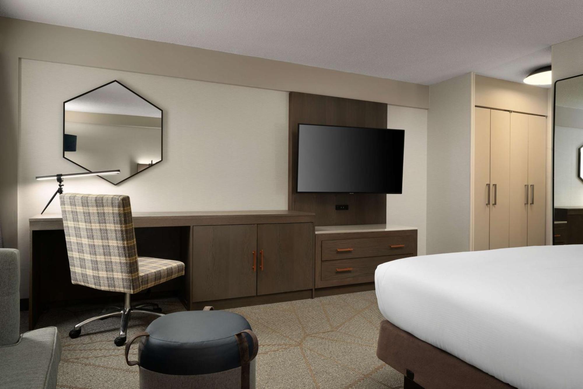 Отель Doubletree By Hilton Pittsburgh Airport Moon Township Экстерьер фото