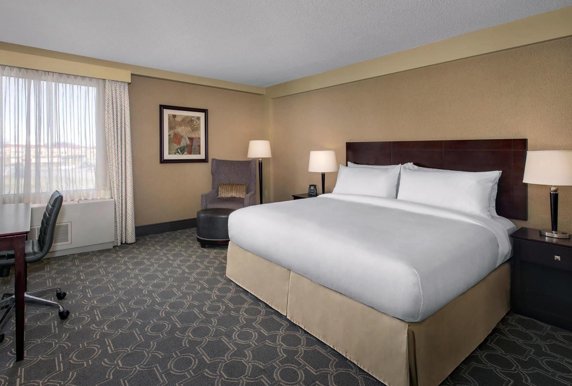 Отель Doubletree By Hilton Pittsburgh Airport Moon Township Экстерьер фото